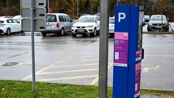Plačevanje parkirnine začasno možno le prek SMS-a in aplikacij