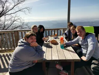 Zimski športni dan kljub toplemu vremenu uspel