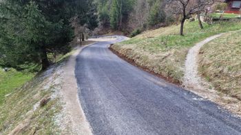 Asfaltiranje odseka "Strmbrd" na Planini pod Golico uspešno zaključeno