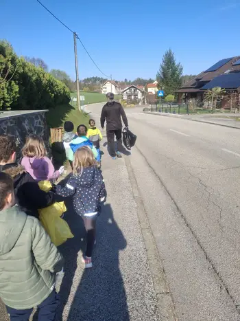Vrtec Jurček sodeloval pri čistilni akciji