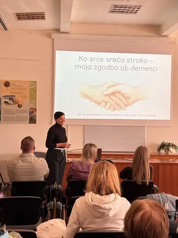 Demenca ne izbira – a mi lahko izberemo, kako se odzovemo