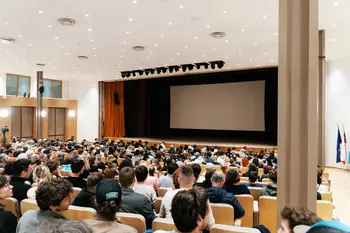 Premiera filma Zvon napolnila Festivalno dvorano Bled