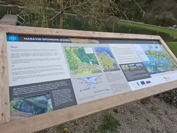 VANDALIZEM OB NARAVNEM SPOMENIKU JEZERO PRI PODPEČI ali NI VSE ZLATO, KAR SE SVETI