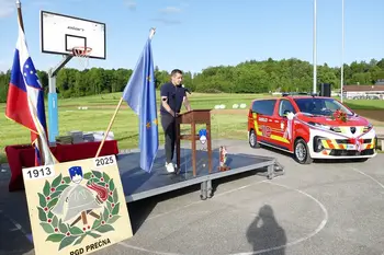 Gasilci PGD Prečna prevzeli dve novi gasilski vozili
