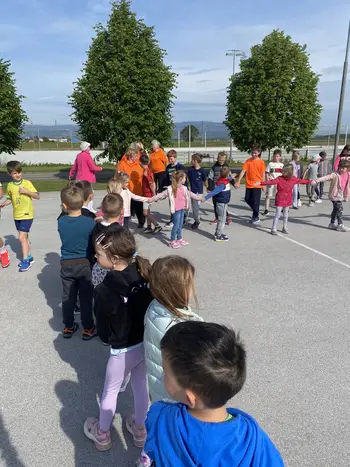Telovadba z »oranžnimi« telovadkami