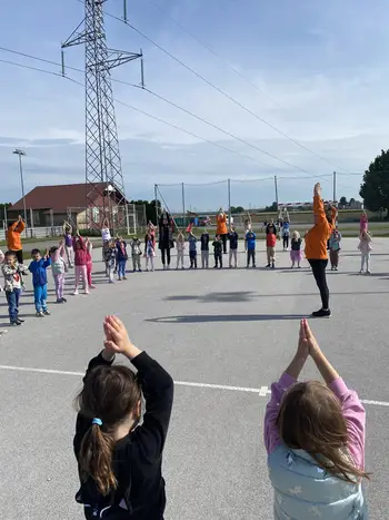 Telovadba z »oranžnimi« telovadkami