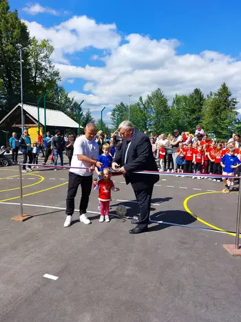 Slovesna otvoritev prenovljenega športnega igrišča Kovk v Rovtah Slovesna otvoritev prenovljenega športnega igrišča Kovk v Rovtah