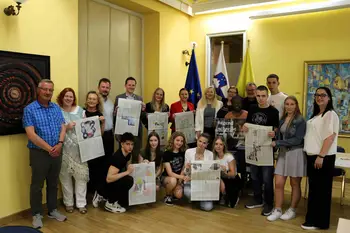 Mladi celjski pisci navdušili v odmevnem projektu Mladina piše Mladi celjski pisci navdušili v odmevnem projektu Mladina piše