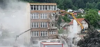 Rušitev stare Srednje šole Jesenice.