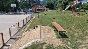 Nova urbana oprema na igrišču na Kočni