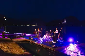VIP-doživetje: poslušajte koncert z jezerske gladine