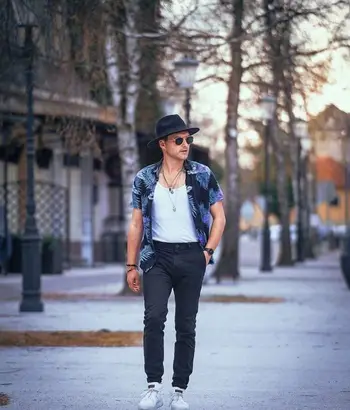 Sobotni večeri v Stari Fužini: Matevž Derenda - evergreen, pop večer