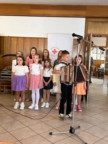 Znanje rešuje. Pomagam jaz, pomagaj tudi ti! Znanje rešuje. Pomagam jaz, pomagaj tudi ti!