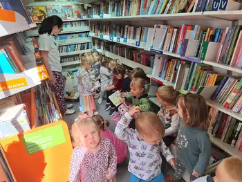 POTUJOČA KNJIŽNICA IN NJENO POSLANSTVO