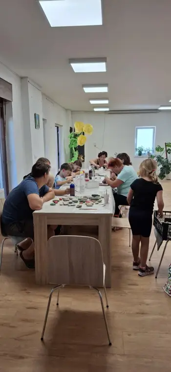 Barvali smo kamenčke sreče in prijateljstva – vabljeni, da se nam pridružite!