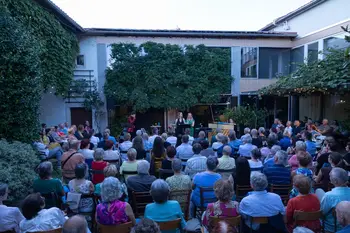 Lekanovo dvorišče pokalo po šivih Lekanovo dvorišče pokalo po šivih