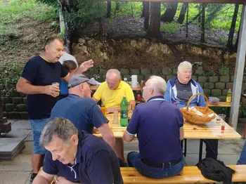 Debatna ura s čebelarskim pridihom in dobro malico