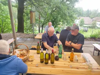 Debatna ura s čebelarskim pridihom in dobro malico