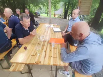 Debatna ura s čebelarskim pridihom in dobro malico