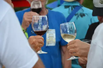 Vipavski vinarji na Svetovnem srečanju spačkarjev v Postojni Vipavski vinarji na Svetovnem srečanju spačkarjev v Postojni
