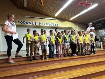 Prvi šolski dan 59 prvošolcev prestopilo šolski prag