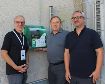 Defibrilator po novem dostopen tudi pri Kulturnem domu Grosuplje