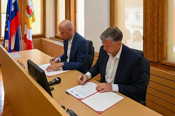 župan Gregor Macedoni in predsednik uprave CGP Martin Gosenca