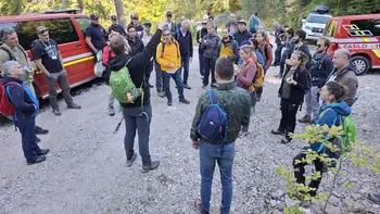 Strokovna ekskurzija in posvet o ukrepih na zemeljskih plazovih v zaledju Koroške Bele