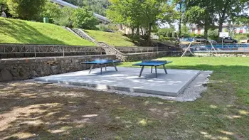 Novi namiznoteniški mizi na otroškem igrišču Podmežakla Izpostavljeno