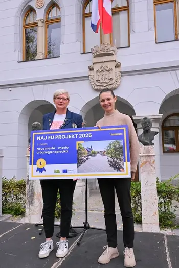Sprehajalci napolnili novozgrajeni brvi in Glavni trg