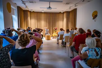 Čebelji ples in lahkotno gibanje – srečanje Feldenkrais metode in sveta čebel