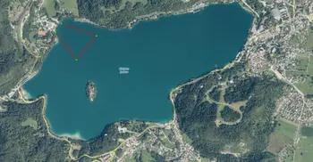 Delna zapora jezera v času Triatlon Festival Bled 2025 