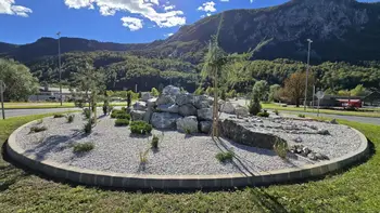 Prenovljeno krožišče na Hrušici polepšalo vstop v mesto