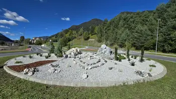 Prenovljeno krožišče na Hrušici polepšalo vstop v mesto
