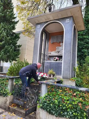 Ob dnevu spomin na mrtve je župan položil cvetje k spominskim obeležjem