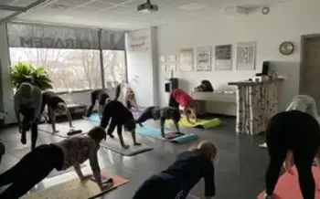 Terapevtska vadba za zdravo hrbtenico in izboljšanje drže, Nika Kovač, dipl.fizioterapevtka