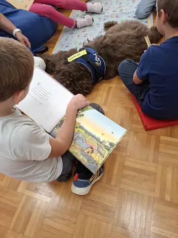 V Knjižnici Sevnica beremo s kužkom