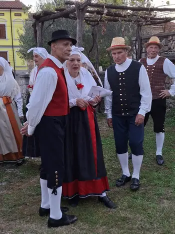 Senior skupina Folklornega Društva Val iz Pirana