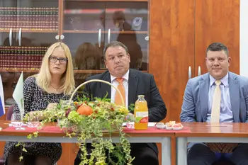 FOTO UTRINKI: Slavnostna seja Občinskega sveta