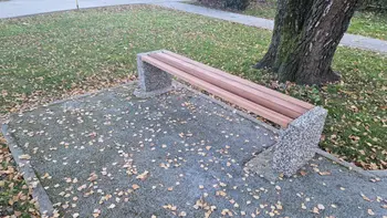 Nove klopi in koši za smeti na Hrušici