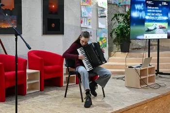 S polaganjem nageljnov obeležili spomin na žrtve prometnih nesreč
