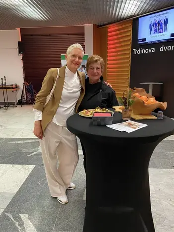 Zvok kamna – letna razstava društva Skulpte v Galeriji Kocka