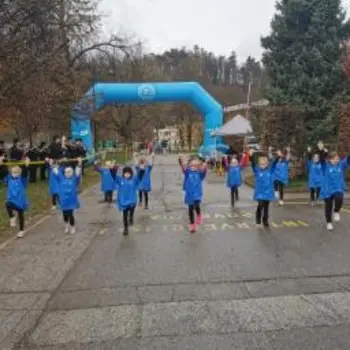 Mengeški tek praznoval 10. obletnico in ponovno združil množico tekačev