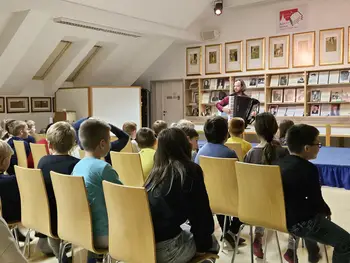 Harmonikar Marko Hatlak na OŠ dr. Pavla Lunačka v Šentrupertu