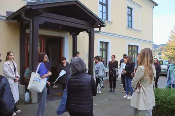 Raziskovanje kariernih poti: obisk Doma Nine Pokorn Grmovje v sklopu projekta Karierni POKAŽIPOT