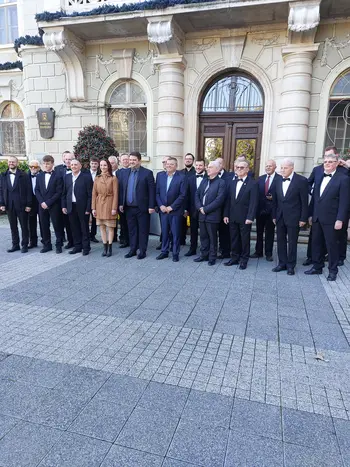 Pred občino Plovdiv z namestnikom župana in veleposlanico Republike Slovenije v Bolgariji Natašo Bergelj