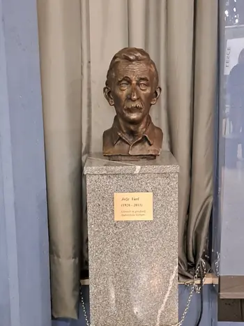 Doprsni kip v spoštljiv spomin Jožu Varlu