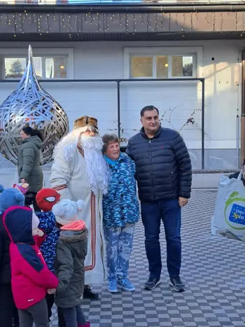Dedek Mraz razveselil otroke v mestnem središču