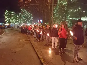 Sprevod z baklami skozi Jesenice. Foto: Janko Rabič