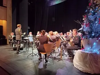 Orkester Slovenske vojske navdušil na jeseniškem gledališkem odru Orkester Slovenske vojske navdušil na jeseniškem gledališkem odru